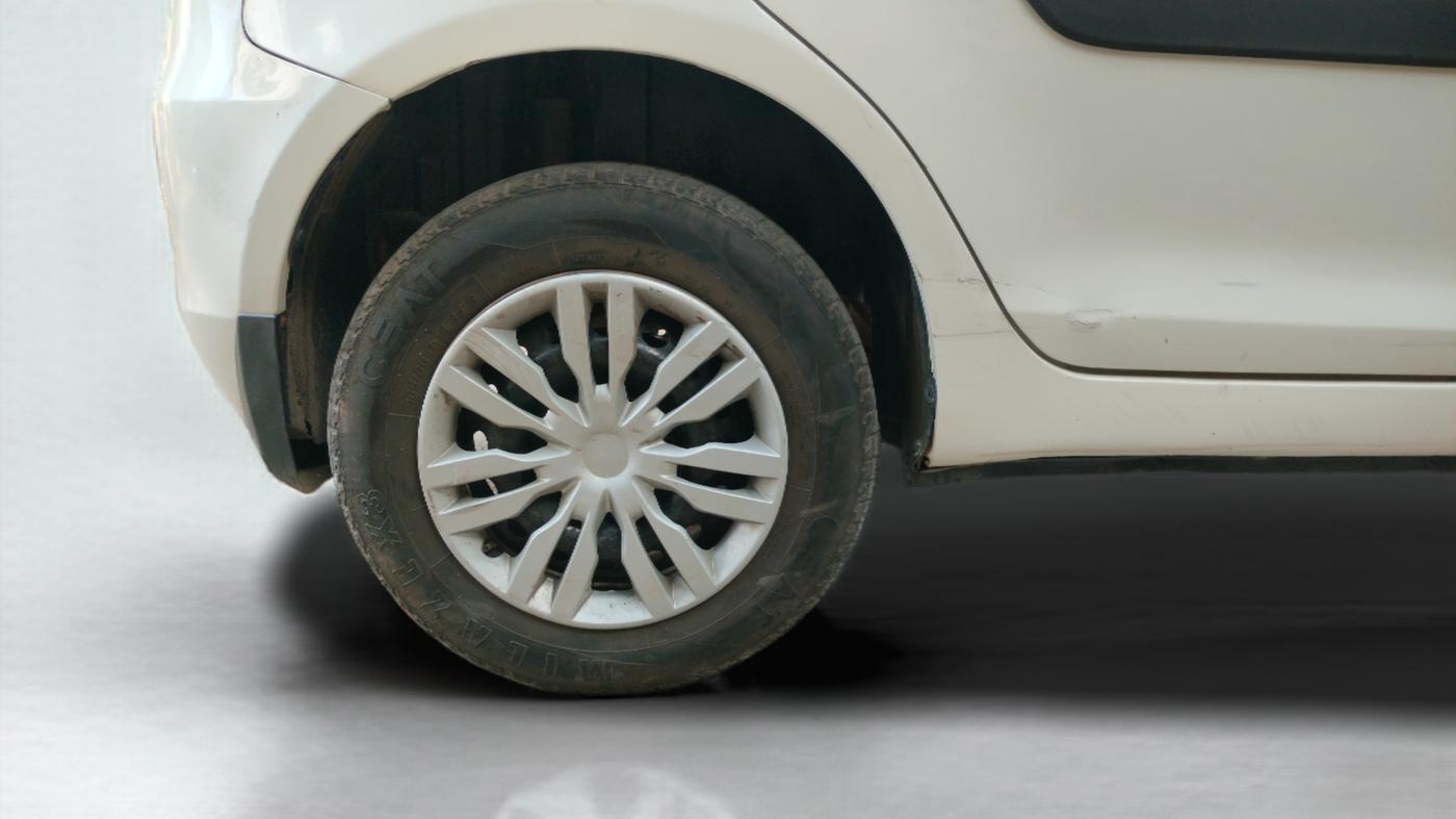 2016 Maruti Swift LXI, Petrol, Manual, 77,003 km, Right Rear Wheel