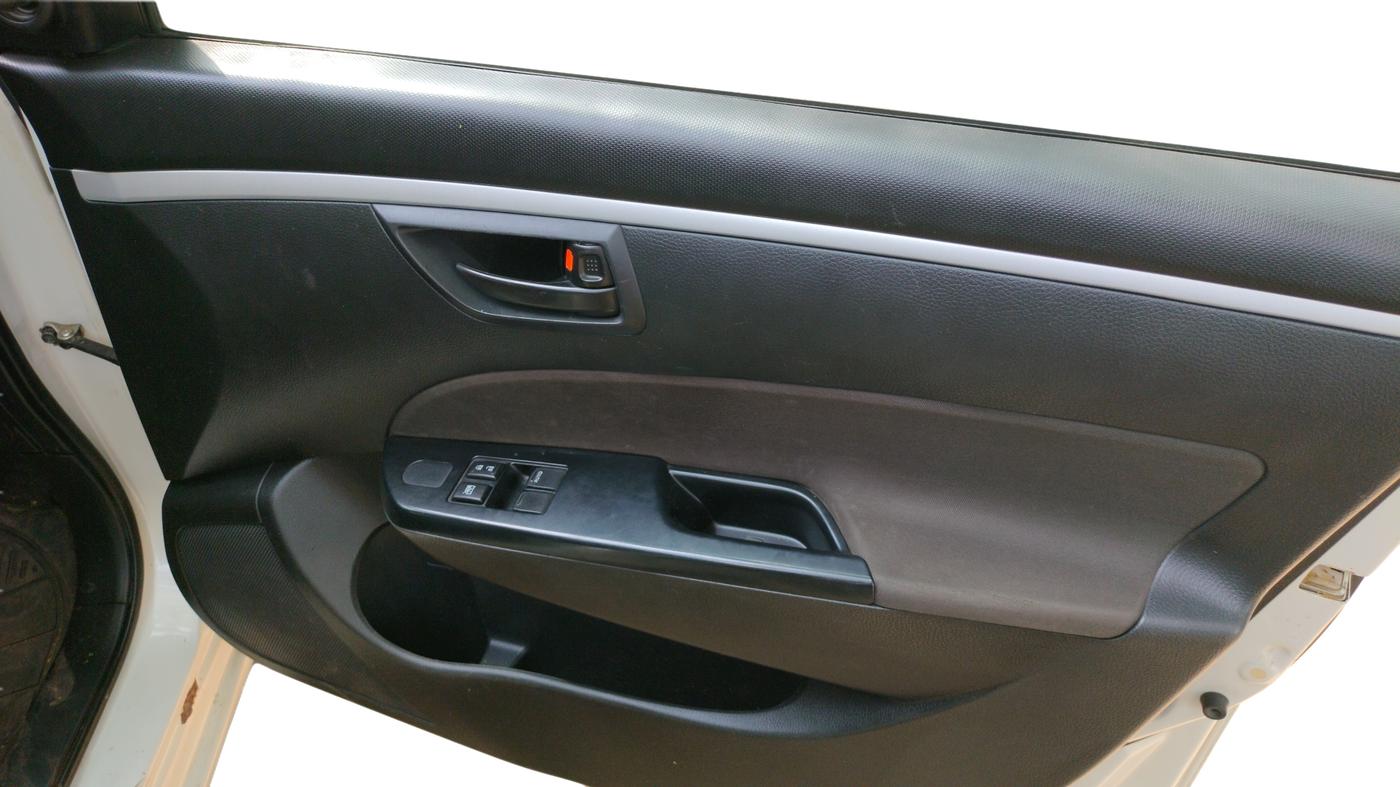 2016 Maruti Swift LXI, Petrol, Manual, 77,003 km, Driver Side Door Panel Controls