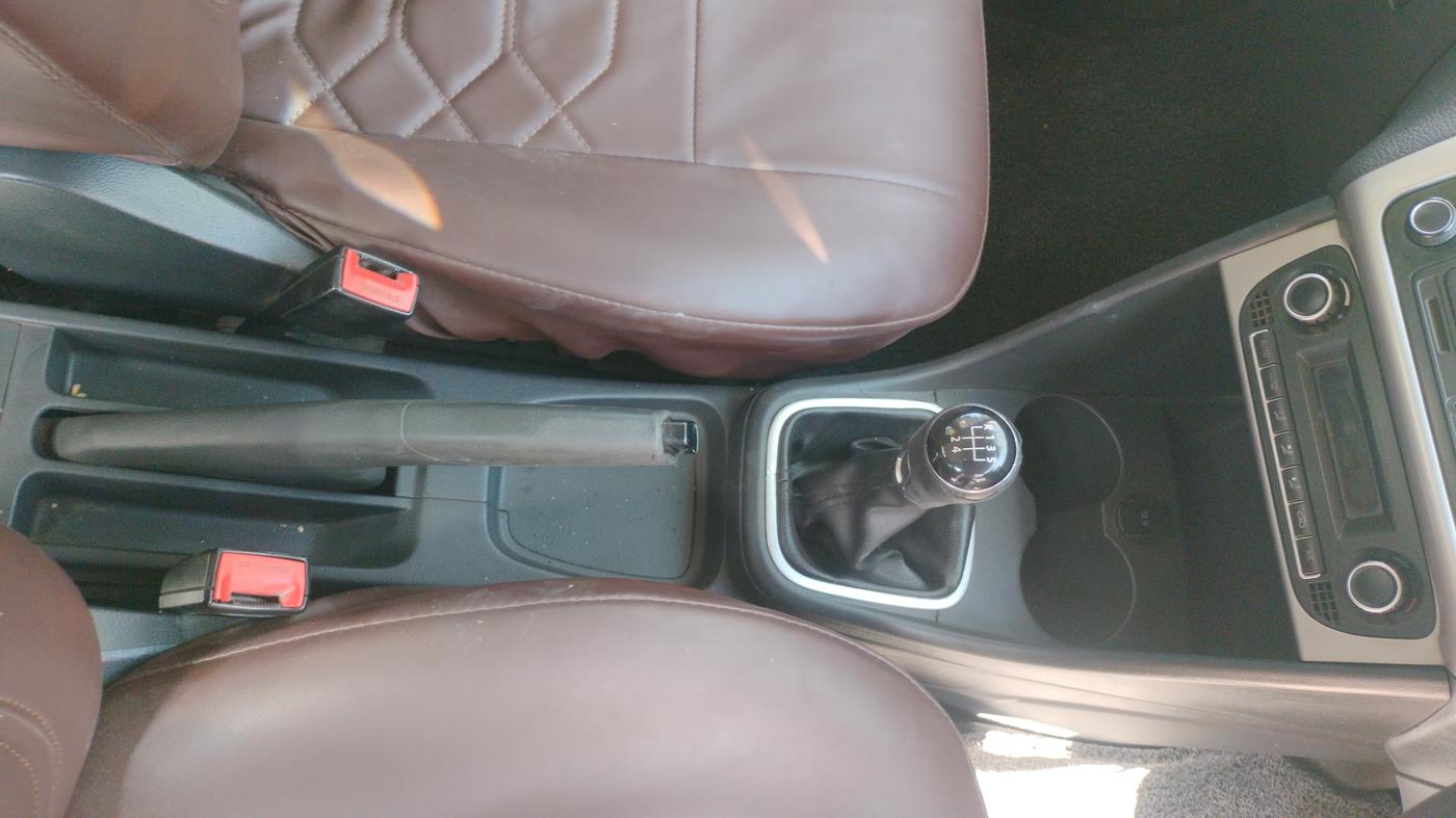 2015 Volkswagen Cross Polo HIGHLINE TDI, Diesel, Manual, 58,815 km, Gear Lever