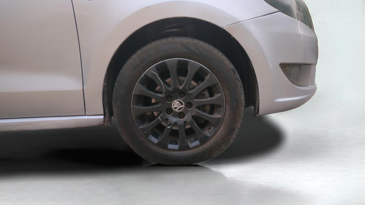 2015 Skoda Rapid 1.5 TDI CR ELEGANCE AT, Diesel, Automatic, 62,289 km, Right Front Wheel