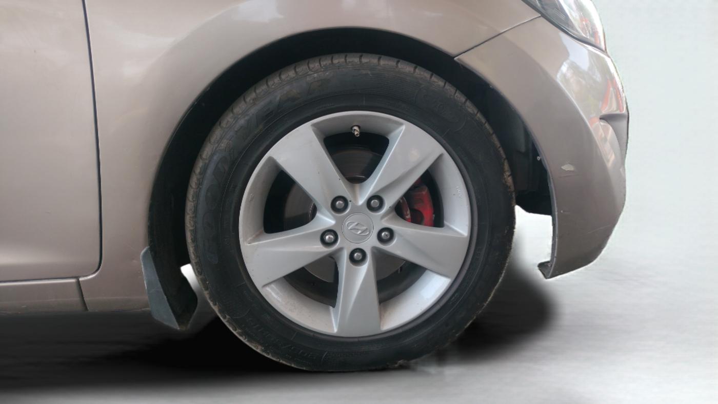 2012 Hyundai New Elantra 1.6 SX MT DIESEL, Diesel, Manual, 62,380 km, Right Front Wheel