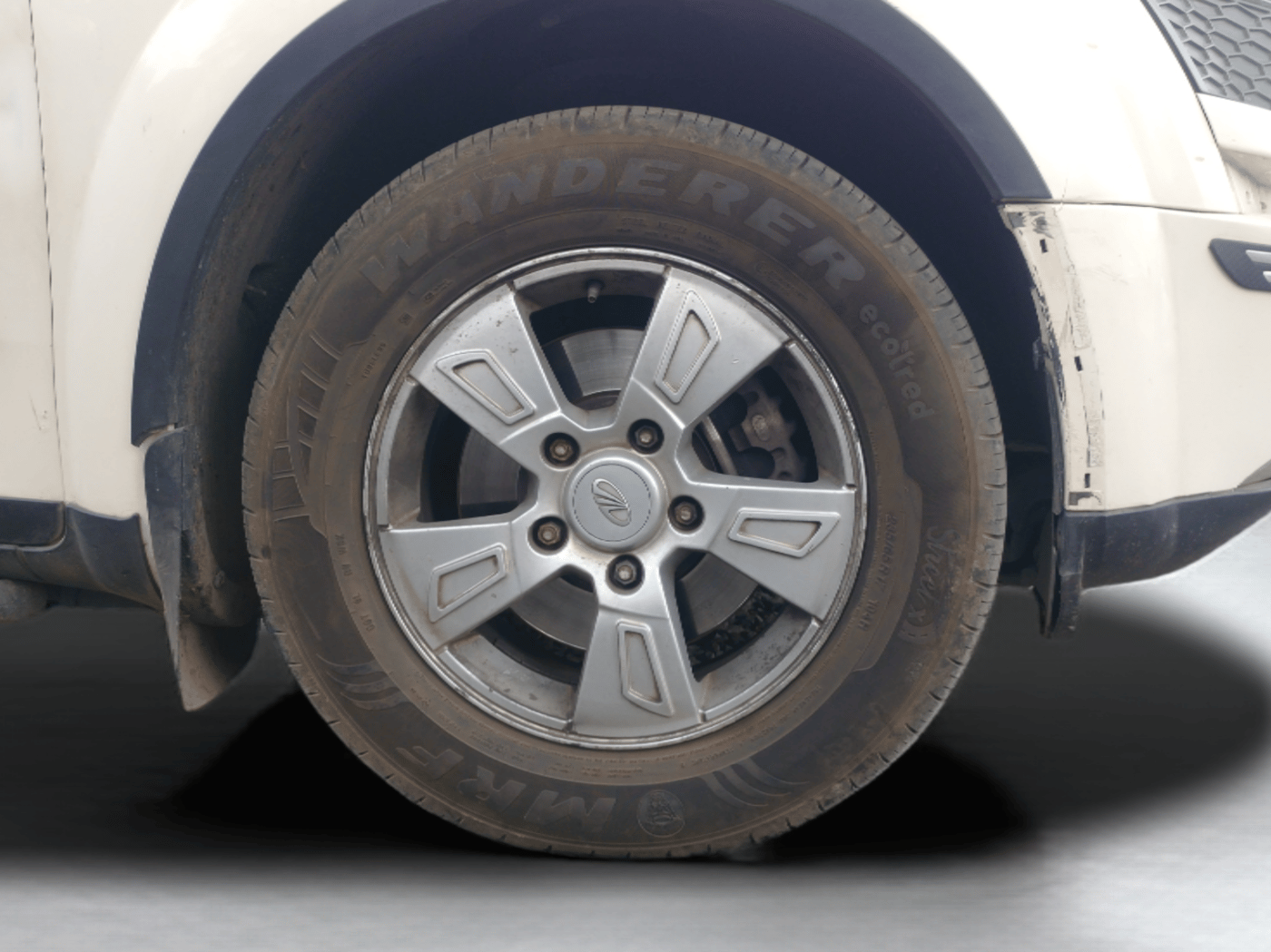 2014 Mahindra XUV500 W8, Diesel, Manual, 76,293 km, Right Front Wheel