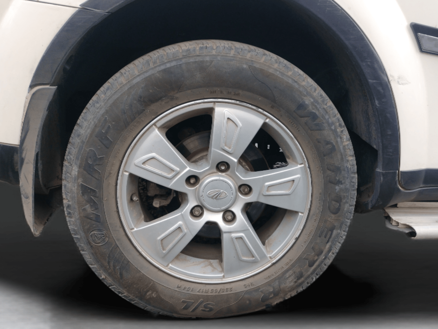 2014 Mahindra XUV500 W8, Diesel, Manual, 76,293 km, Right Rear Wheel