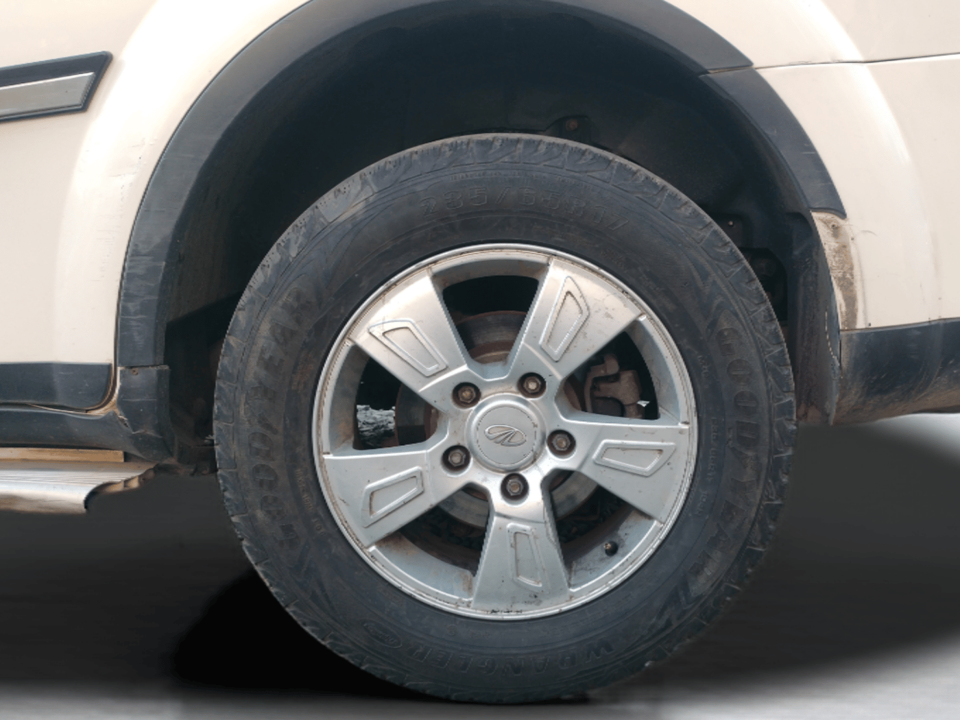 2014 Mahindra XUV500 W8, Diesel, Manual, 76,293 km, Left Rear Wheel