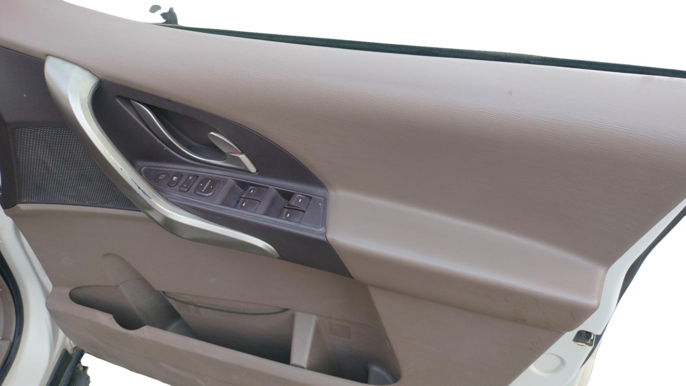 2014 Mahindra XUV500 W8, Diesel, Manual, 76,293 km, Driver Side Door Panel Controls