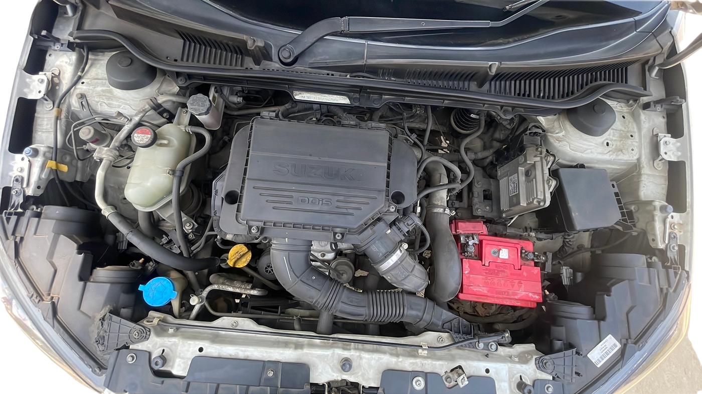 2017 Maruti Vitara Brezza VDI, Diesel, Manual, 1,03,274 km, Open Bonnet