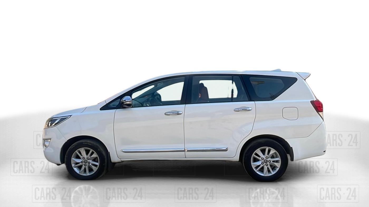 2017 Toyota Innova Crysta 2.4 G 7 STR, Diesel, Manual, 1,06,790 km, Left Side