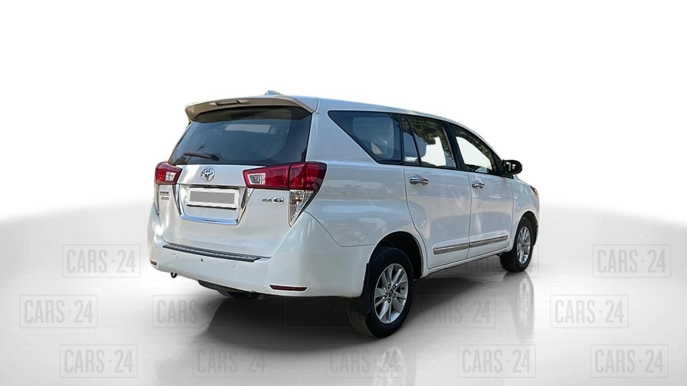 2017 Toyota Innova Crysta 2.4 G 7 STR, Diesel, Manual, 1,06,790 km, Right Back Diagonal