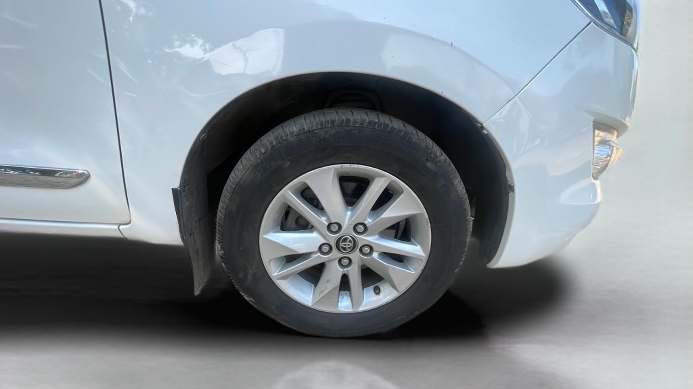 2017 Toyota Innova Crysta 2.4 G 7 STR, Diesel, Manual, 1,06,790 km, Right Front Wheel
