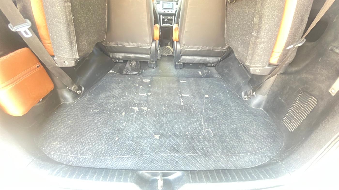 2017 Toyota Innova Crysta 2.4 G 7 STR, Diesel, Manual, 1,06,790 km, Boot Inside