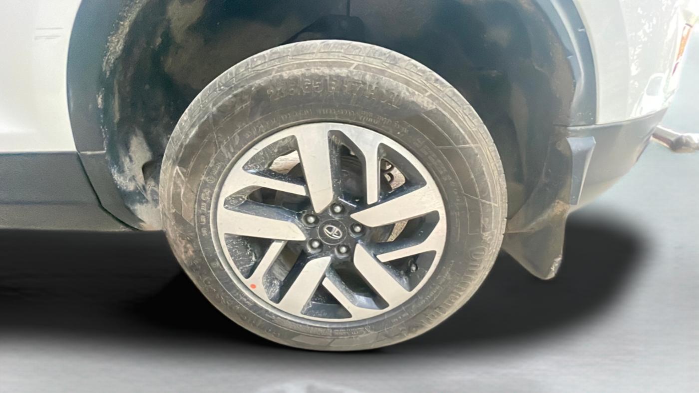 2021 Tata Harrier XZA PLUS 2.0L KAZIRANGA, Diesel, Automatic, 92,149 km, Left Rear Wheel