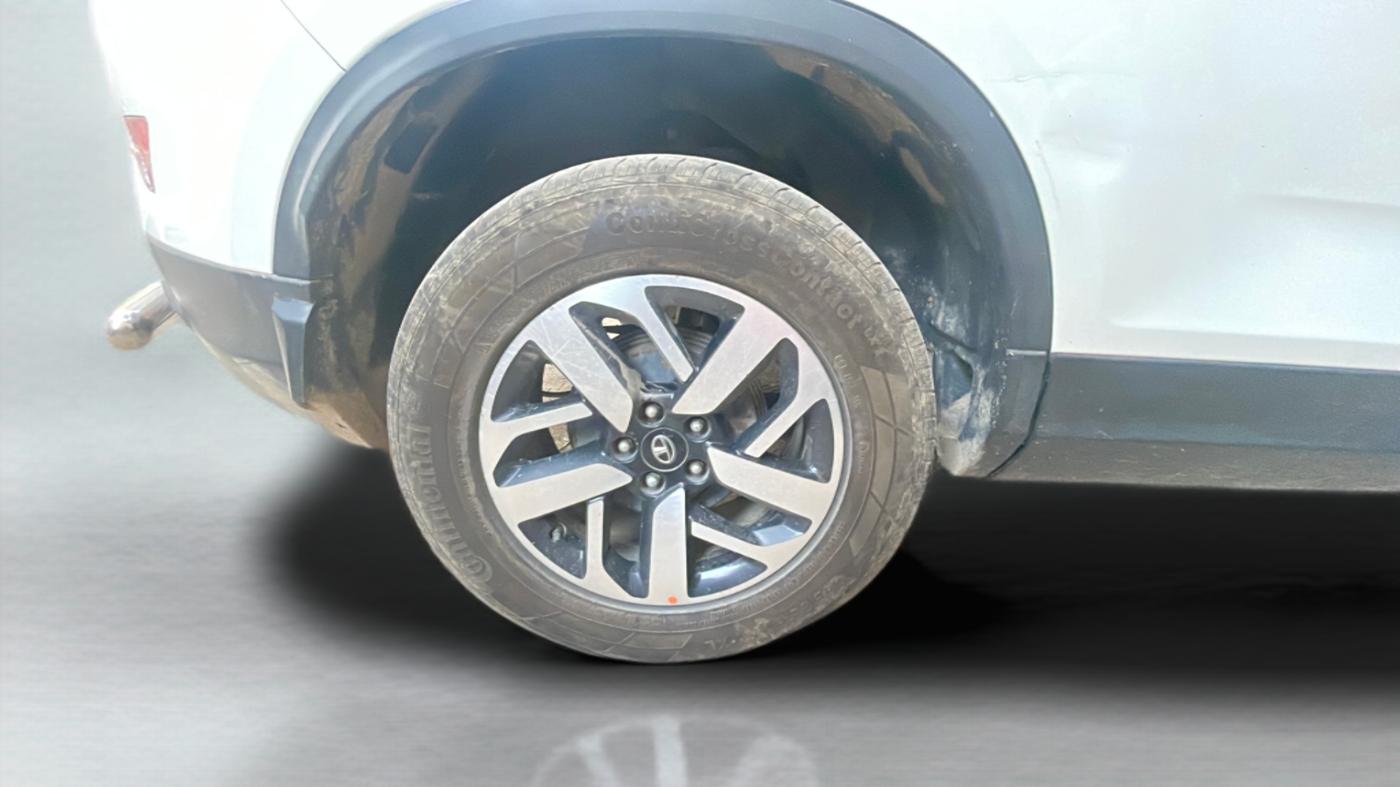 2021 Tata Harrier XZA PLUS 2.0L KAZIRANGA, Diesel, Automatic, 92,149 km, Right Rear Wheel