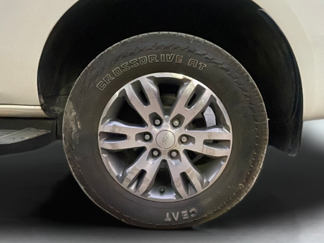 2017 Ford Endeavour TITANIUM 3.2 4X4 AT, Diesel, Automatic, 1,04,529 km, Left Rear Wheel