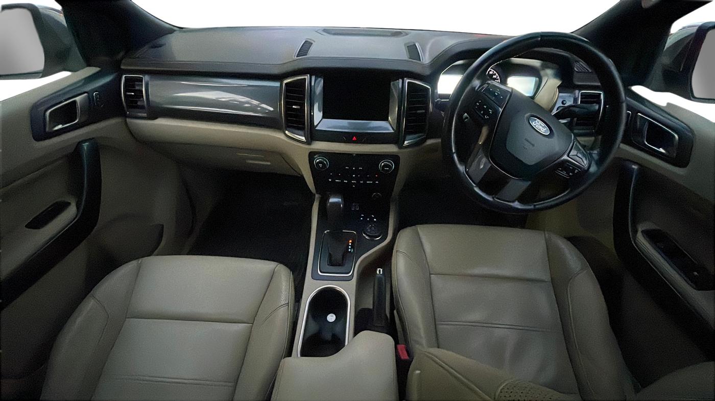 2017 Ford Endeavour TITANIUM 3.2 4X4 AT, Diesel, Automatic, 1,04,529 km, Dashboard