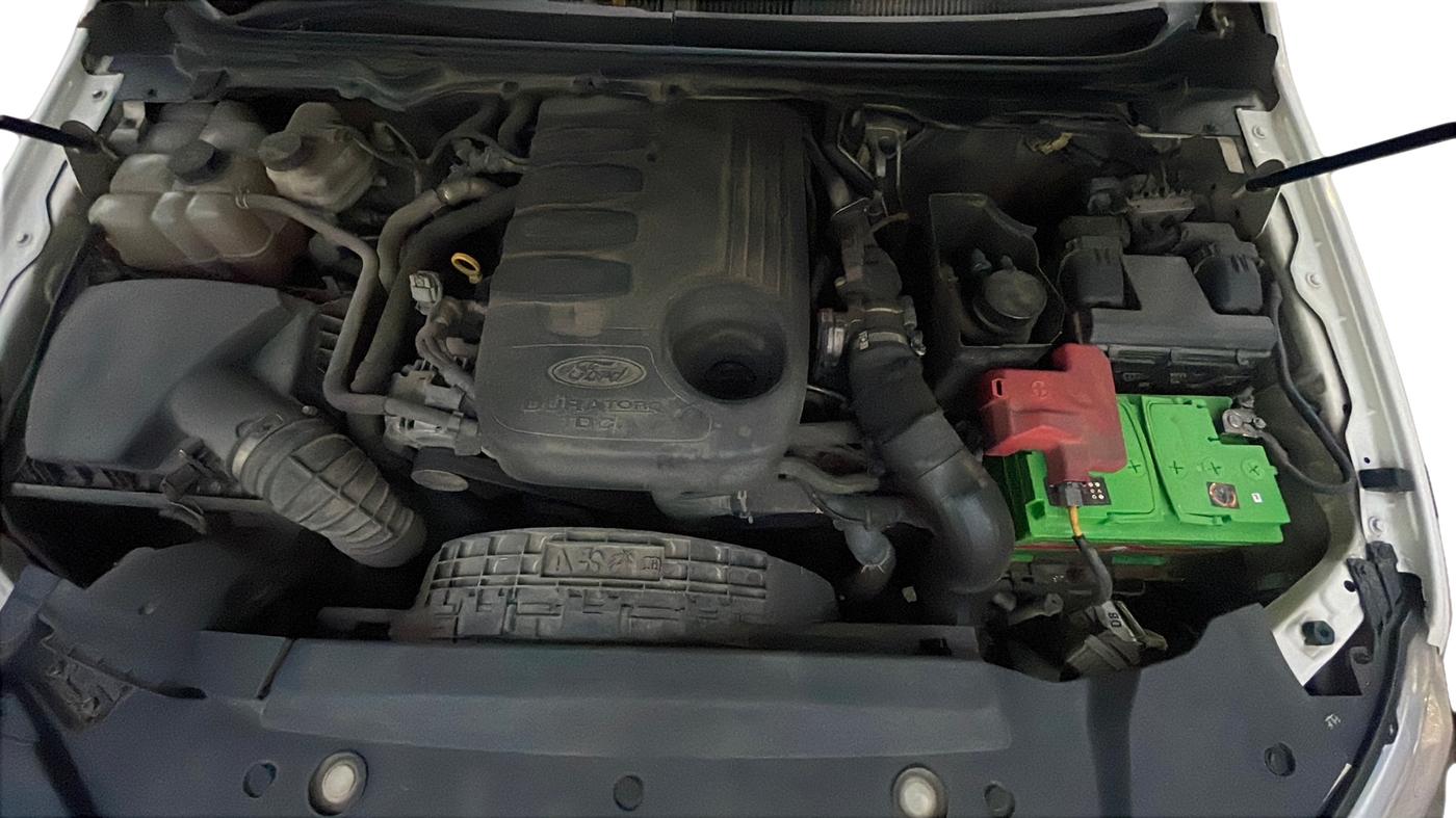 2017 Ford Endeavour TITANIUM 3.2 4X4 AT, Diesel, Automatic, 1,04,529 km, Open Bonnet