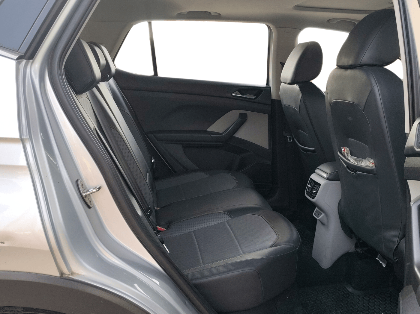 2021 Skoda KUSHAQ STYLE 1.0L TSI AT, Petrol, Automatic, 44,580 km, Right Side Rear Door Cabin
