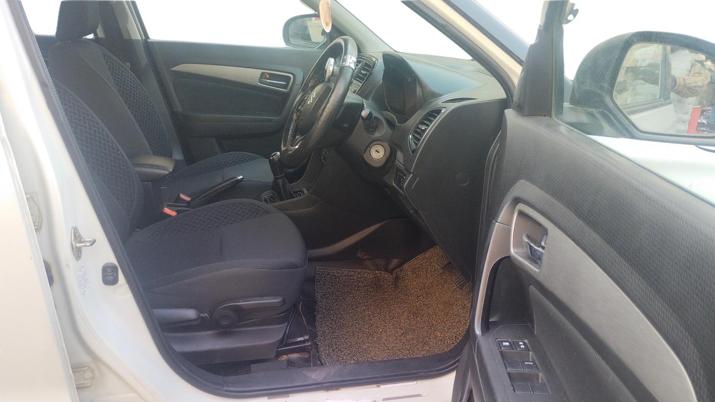 2019 Maruti Vitara Brezza ZDI, Diesel, Manual, 48,323 km, Right Side Front Door Cabin