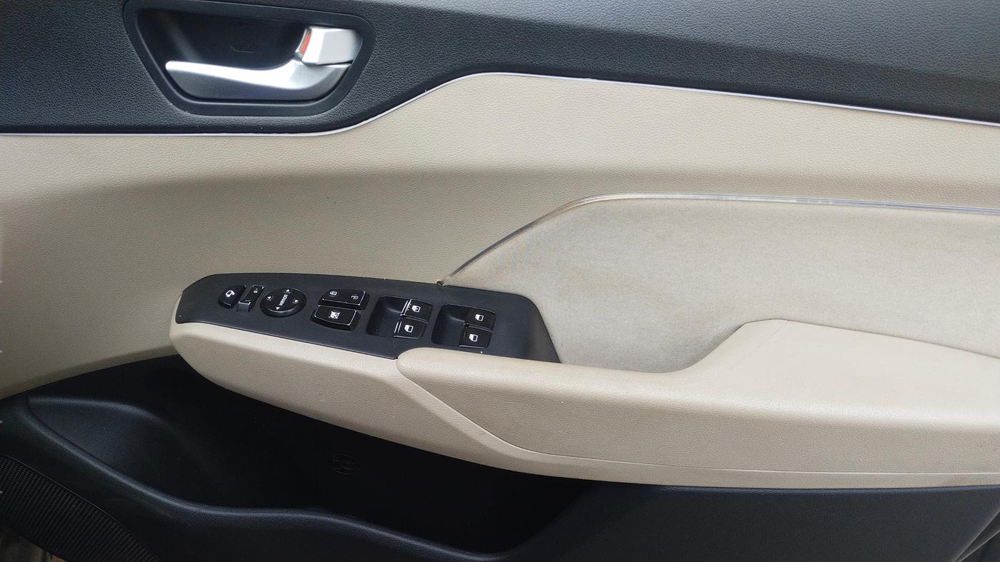 2018 Hyundai Verna 1.6 CRDI SX + AT, Diesel, Automatic, 54,821 km, Driver Side Door Panel Controls
