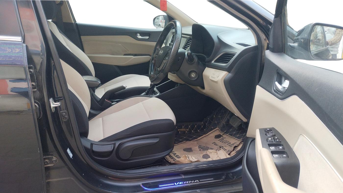 2018 Hyundai Verna 1.6 CRDI SX + AT, Diesel, Automatic, 54,821 km, Right Side Front Door Cabin
