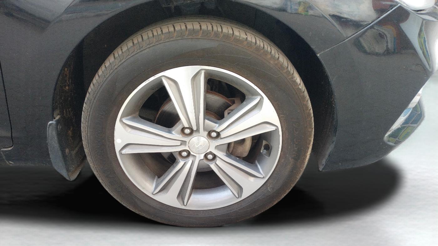 2018 Hyundai Verna 1.6 CRDI SX + AT, Diesel, Automatic, 54,821 km, Right Front Wheel