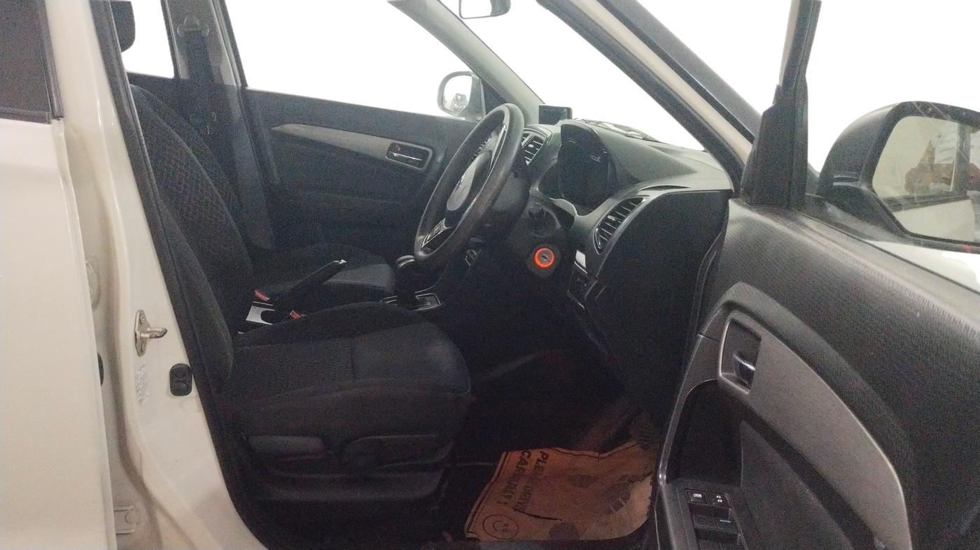 2019 Maruti Vitara Brezza ZDI AMT, Diesel, Automatic, 42,140 km, Right Side Front Door Cabin