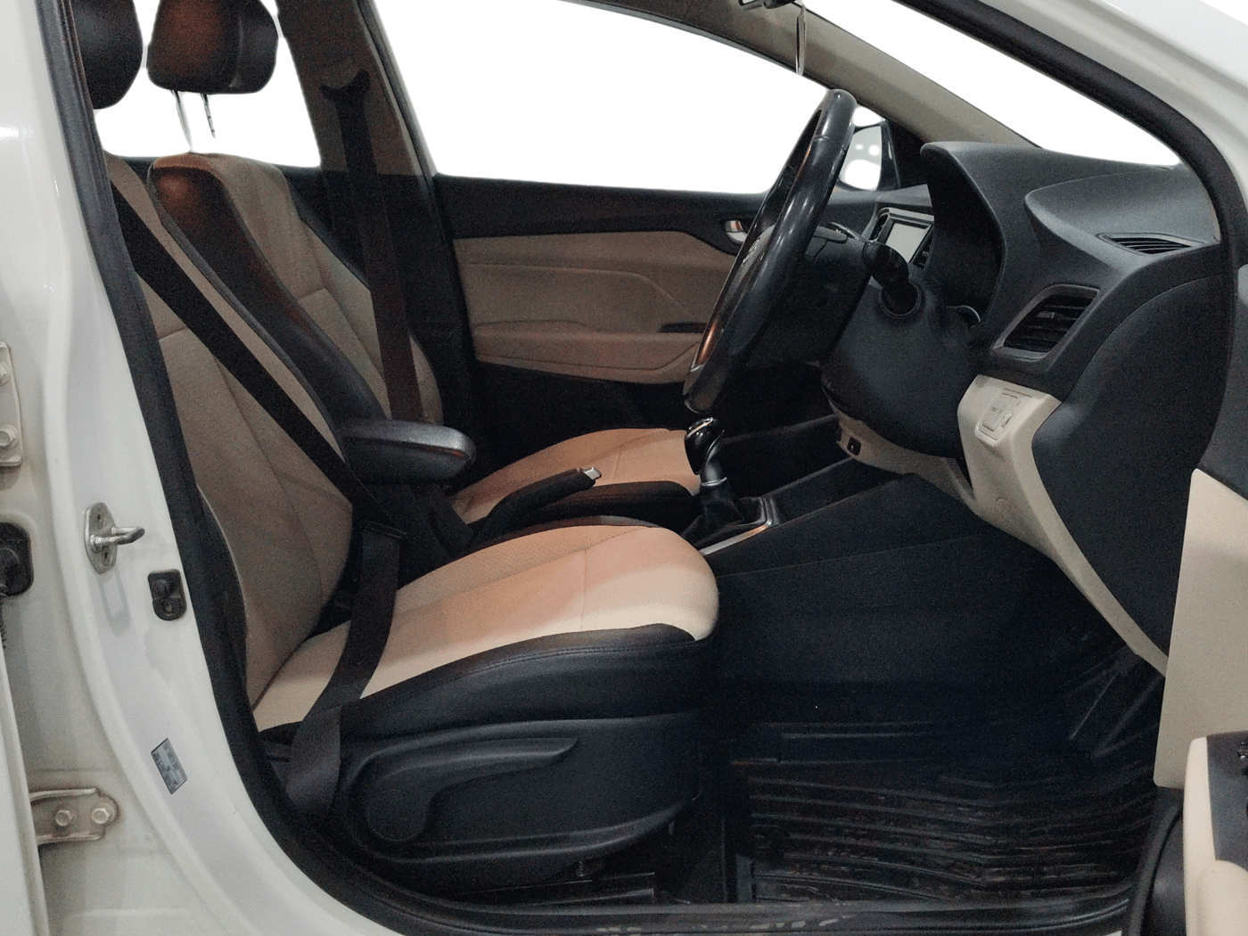 2018 Hyundai Verna 1.6 SX (O) CRDI MT, Diesel, Manual, 46,242 km, Right Side Front Door Cabin