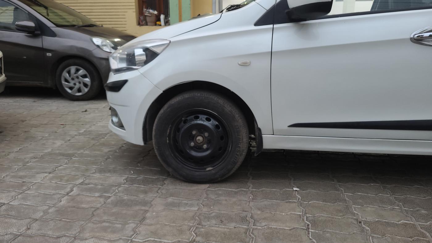 2017 Tata Tiago XT PETROL, Petrol, Manual, 72,000 km, Left Front Wheel