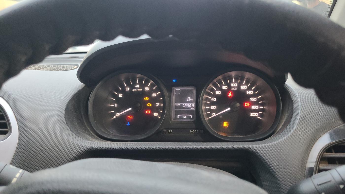 2017 Tata Tiago XT PETROL, Petrol, Manual, 72,000 km, Odometer Image