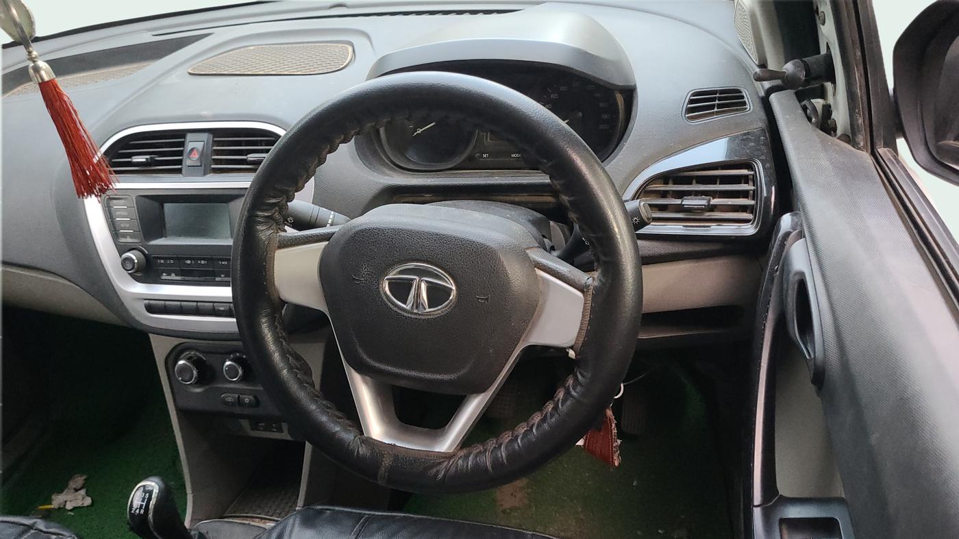 2017 Tata Tiago XT PETROL, Petrol, Manual, 72,000 km, Steering Wheel Close Up