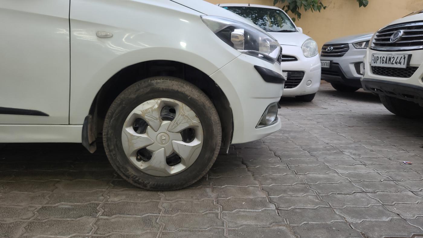 2017 Tata Tiago XT PETROL, Petrol, Manual, 72,000 km, Right Front Wheel