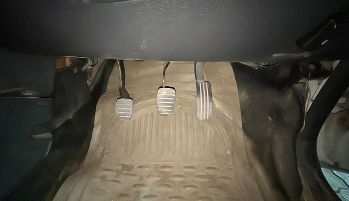 2014 Renault Duster 85 PS RXL DIESEL (OPT), Diesel, Manual, 68,000 km, Pedals