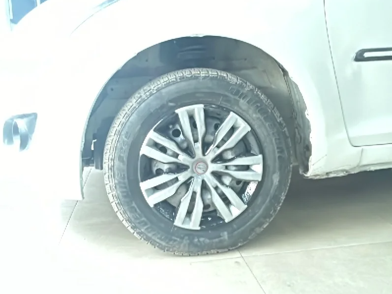 2013 Maruti Swift VXI, Petrol, Manual, 52,885 km, Left Front Wheel