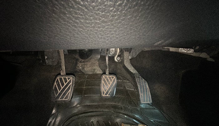 2013 Maruti Swift VXI, Petrol, Manual, 52,885 km, Pedals