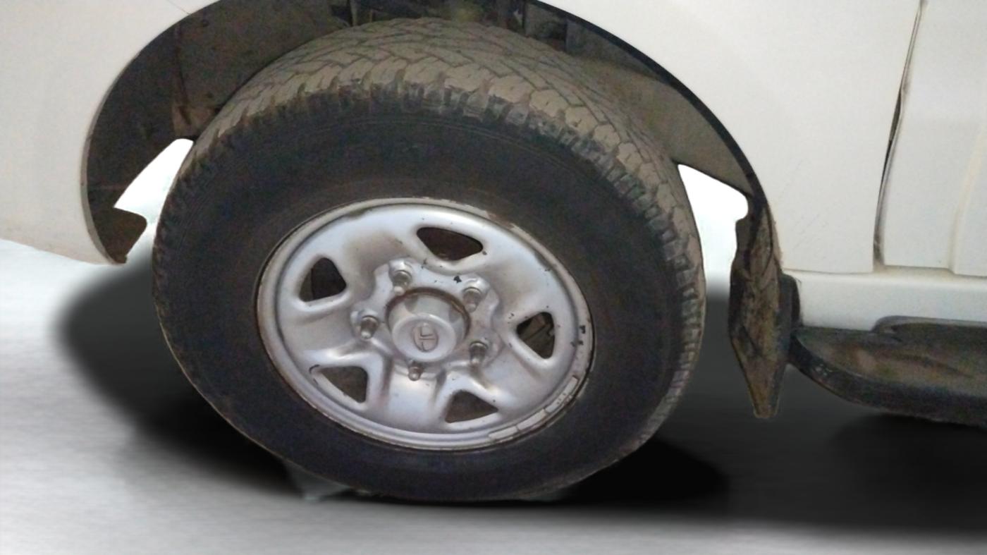 2013 Tata Safari Storme 2.2 LX 4X2, Diesel, Manual, 87,127 km, Left Front Wheel