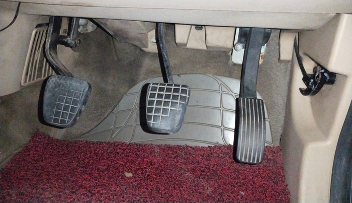 2013 Tata Safari Storme 2.2 LX 4X2, Diesel, Manual, 87,127 km, Pedals