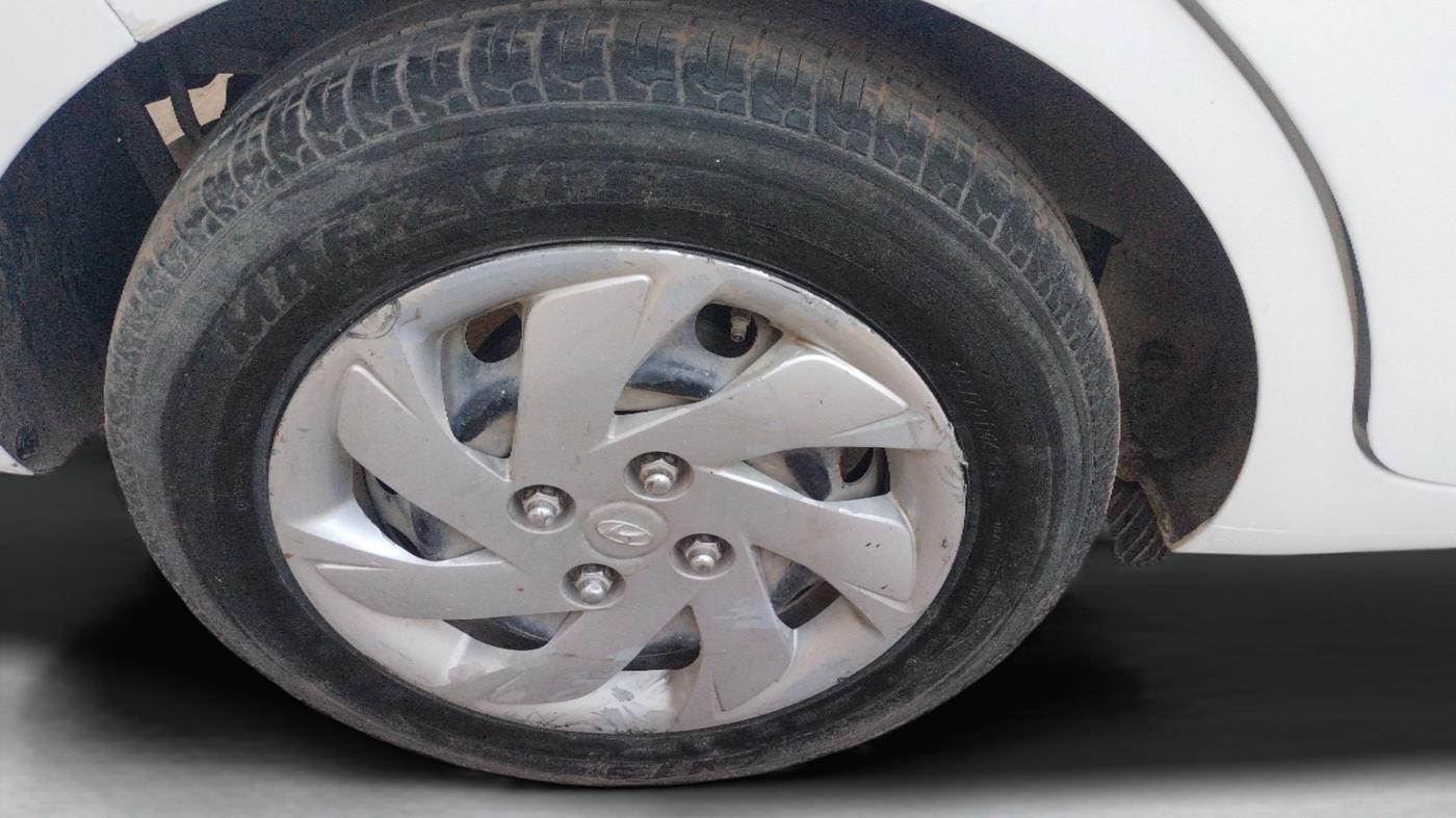 2019 Hyundai NEW SANTRO SPORTZ CNG, CNG, Manual, 46,859 km, Right Rear Wheel