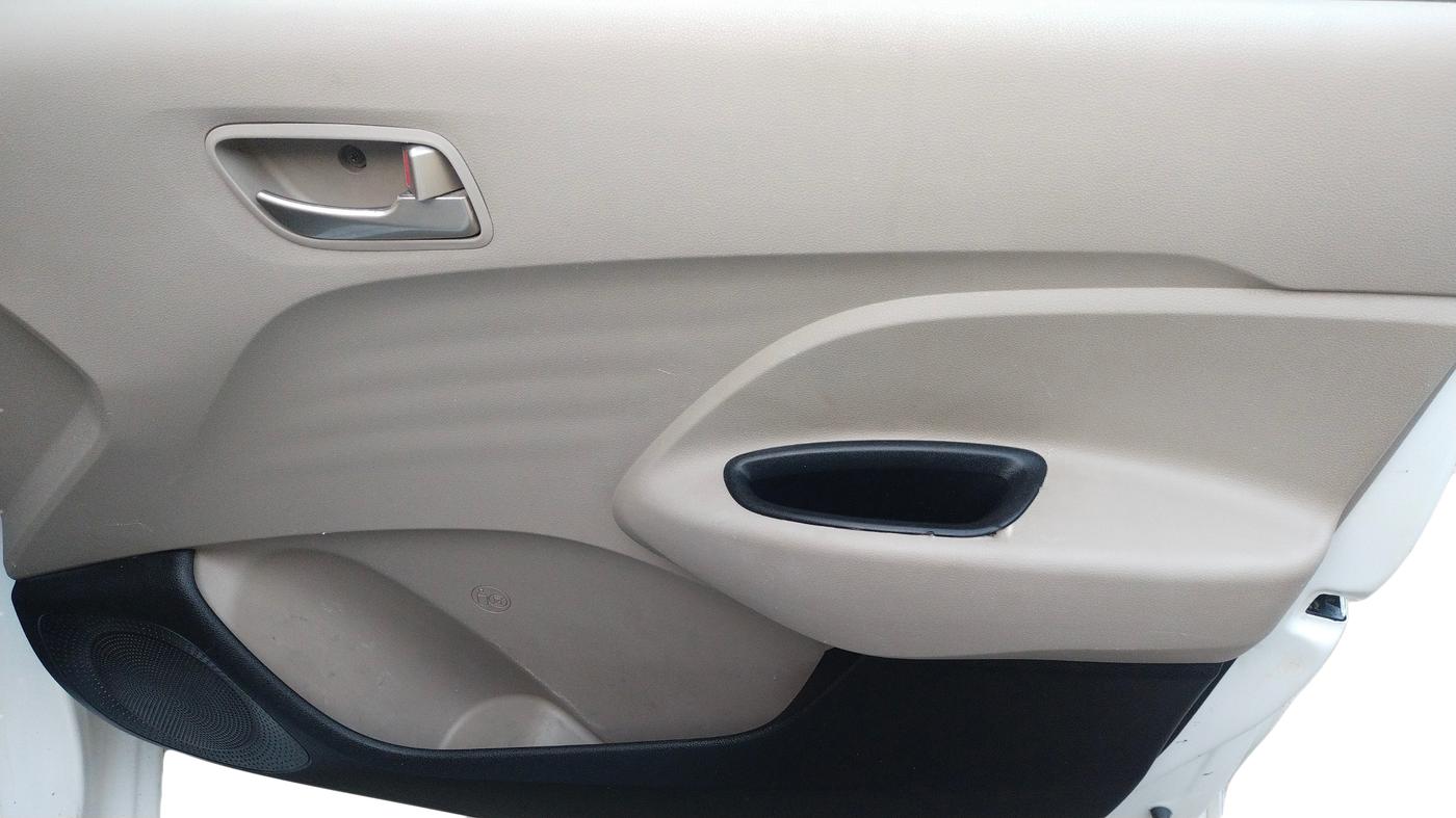 2019 Hyundai NEW SANTRO SPORTZ CNG, CNG, Manual, 46,859 km, Driver Side Door Panel Controls