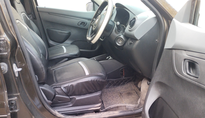 2021 Renault Kwid RXT 1.0 AMT (O), Petrol, Automatic, 35,086 km, Right Side Front Door Cabin