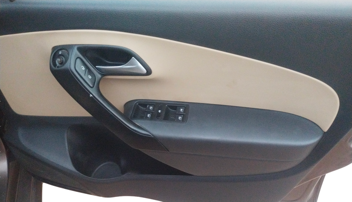 2016 Volkswagen Ameo HIGHLINE DSG 1.5 DIESEL , Diesel, Automatic, 1,69,172 km, Driver Side Door Panel Controls