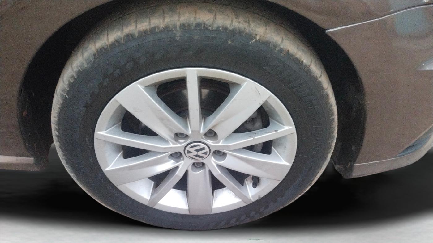 2016 Volkswagen Ameo HIGHLINE DSG 1.5 DIESEL , Diesel, Automatic, 1,69,172 km, Right Front Wheel