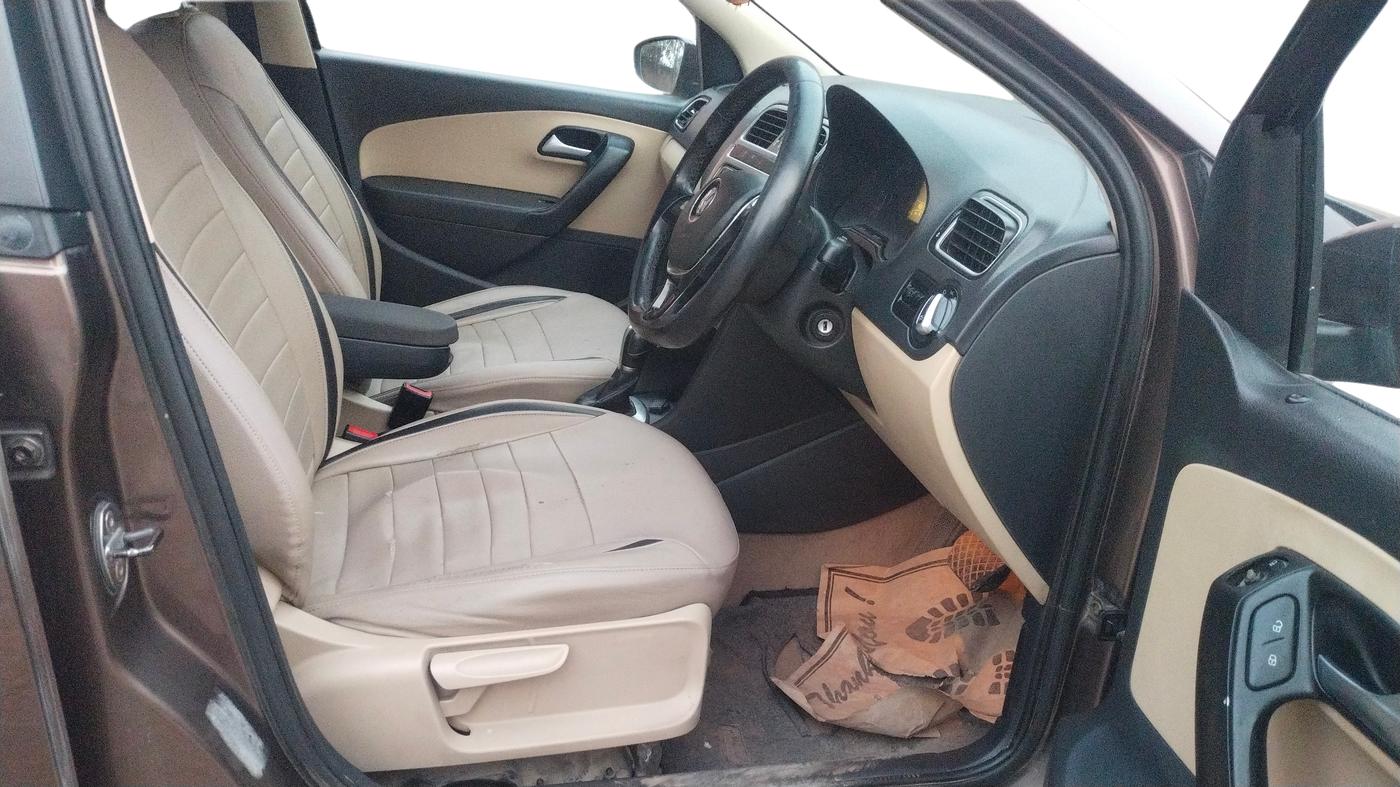 2016 Volkswagen Ameo HIGHLINE DSG 1.5 DIESEL , Diesel, Automatic, 1,69,172 km, Right Side Front Door Cabin