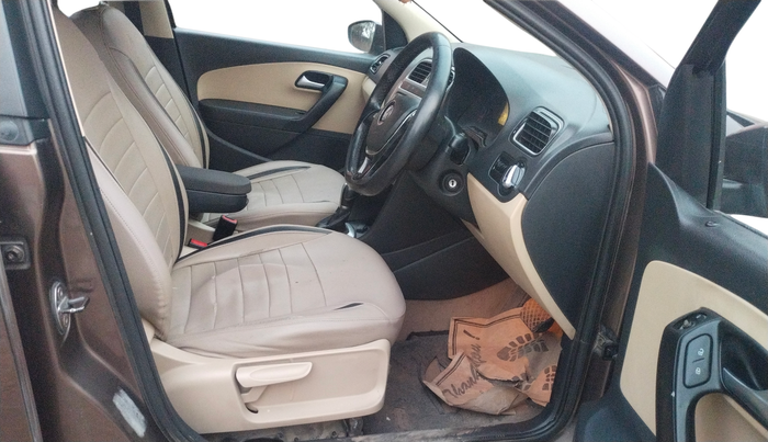 2016 Volkswagen Ameo HIGHLINE DSG 1.5 DIESEL , Diesel, Automatic, 1,69,172 km, Right Side Front Door Cabin