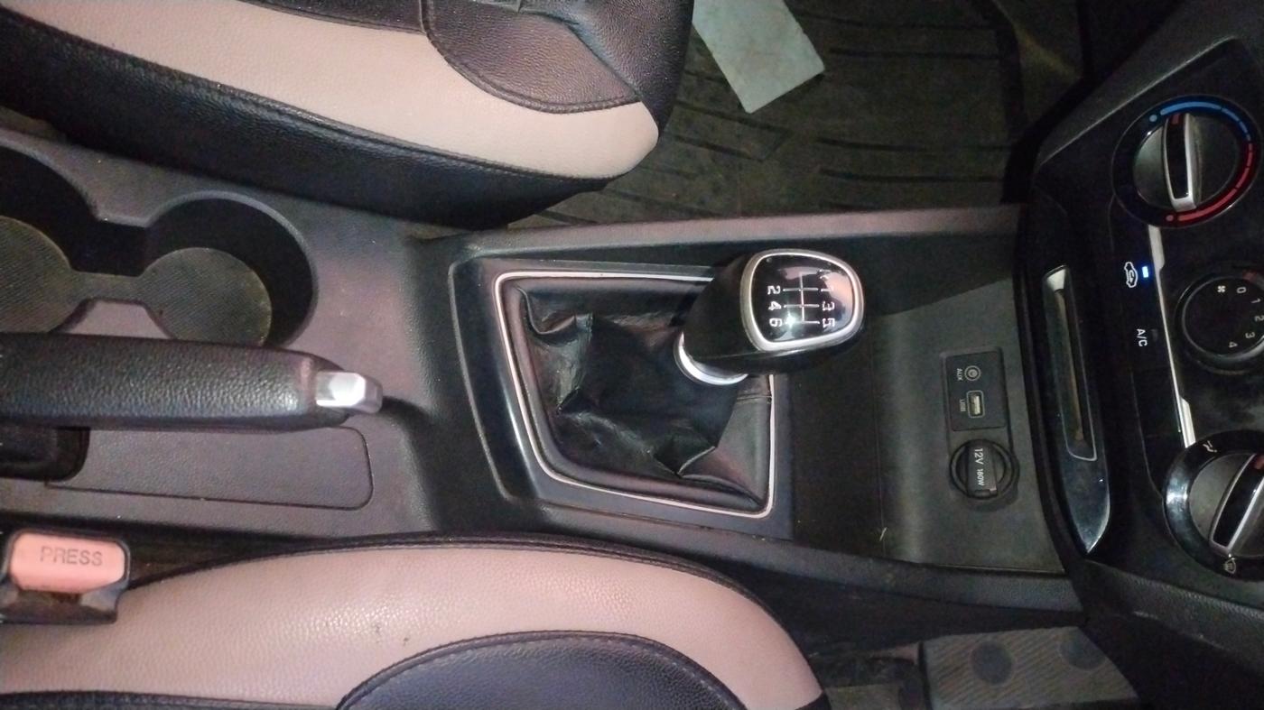 2015 Hyundai Elite i20 MAGNA 1.4 CRDI, Diesel, Manual, 68,226 km, Gear Lever