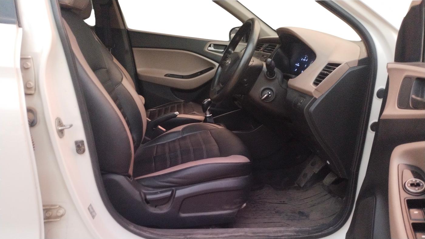 2015 Hyundai Elite i20 MAGNA 1.4 CRDI, Diesel, Manual, 68,226 km, Right Side Front Door Cabin