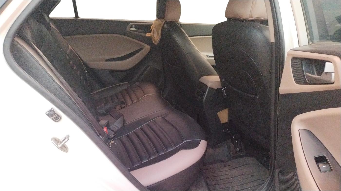 2015 Hyundai Elite i20 MAGNA 1.4 CRDI, Diesel, Manual, 68,226 km, Right Side Rear Door Cabin