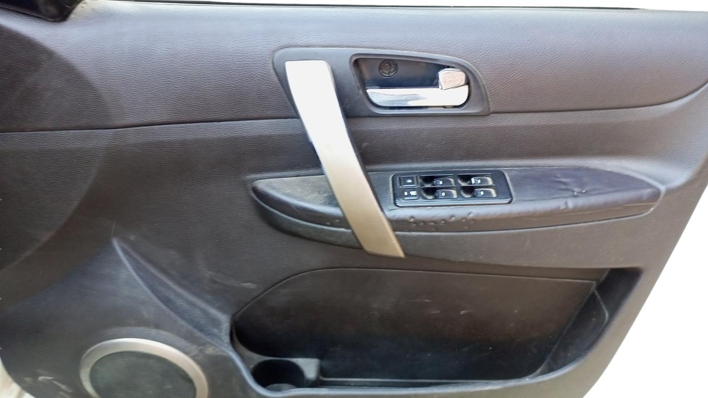 2016 Tata Safari Storme 2.2 EX 4X2, Diesel, Manual, 74,124 km, Driver Side Door Panel Controls