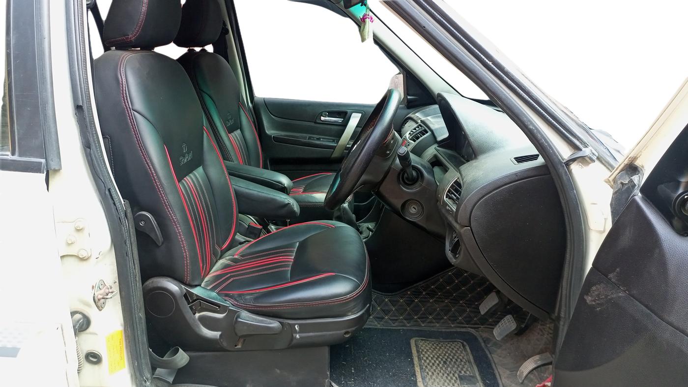 2016 Tata Safari Storme 2.2 EX 4X2, Diesel, Manual, 74,124 km, Right Side Front Door Cabin