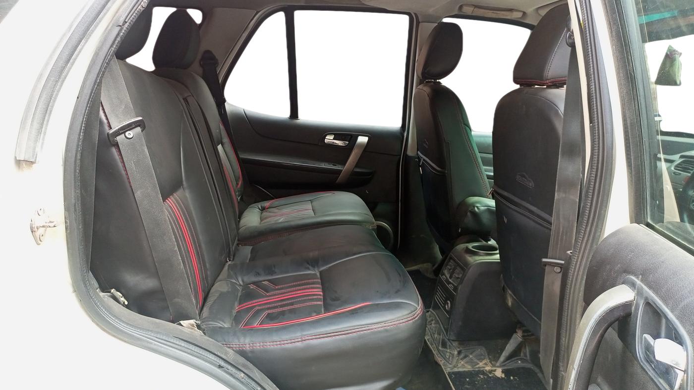 2016 Tata Safari Storme 2.2 EX 4X2, Diesel, Manual, 74,124 km, Right Side Rear Door Cabin