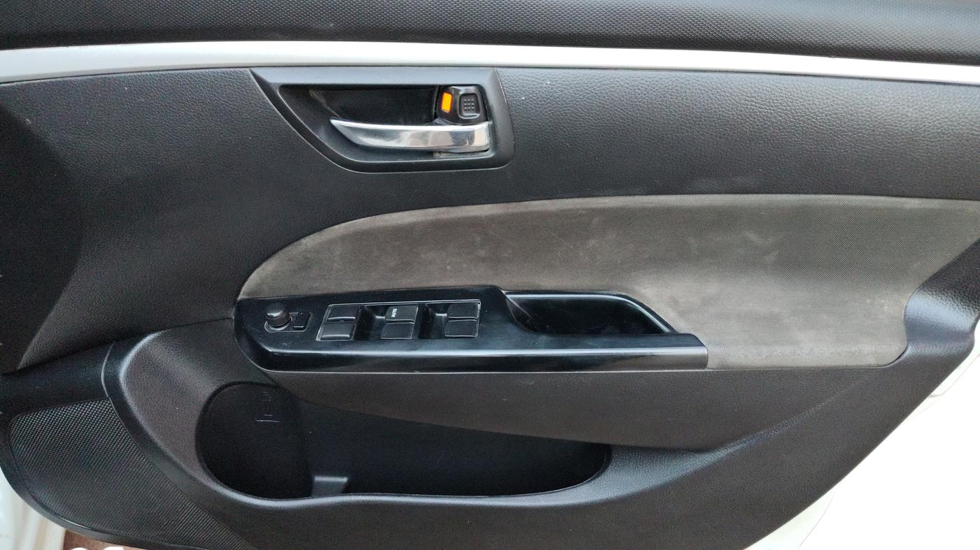 2016 Maruti Swift VDI ABS, Diesel, Manual, 67,261 km, Driver Side Door Panel Controls