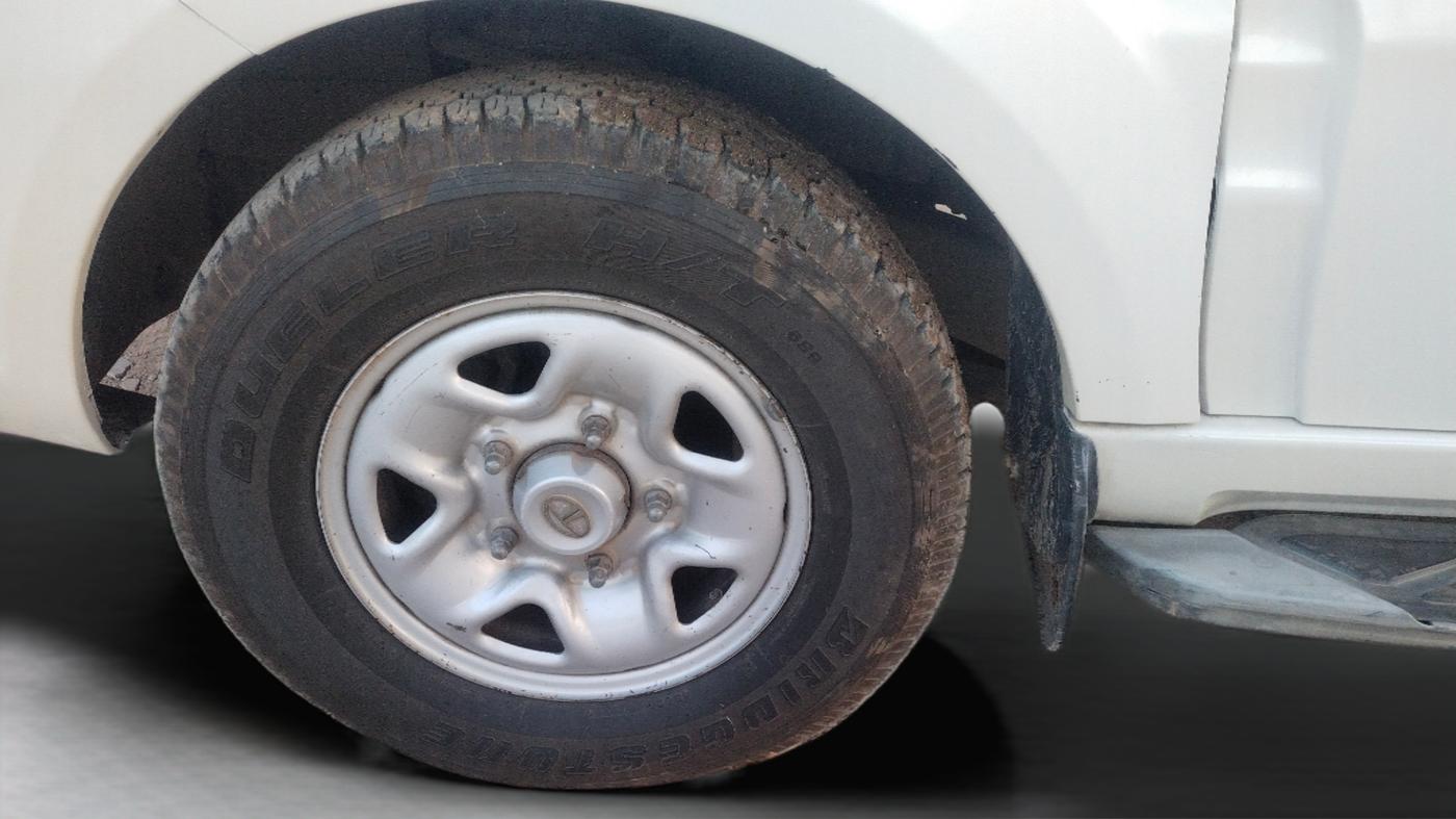 2015 Tata Safari Storme 2.2 EX 4X2, Diesel, Manual, 79,259 km, Left Front Wheel